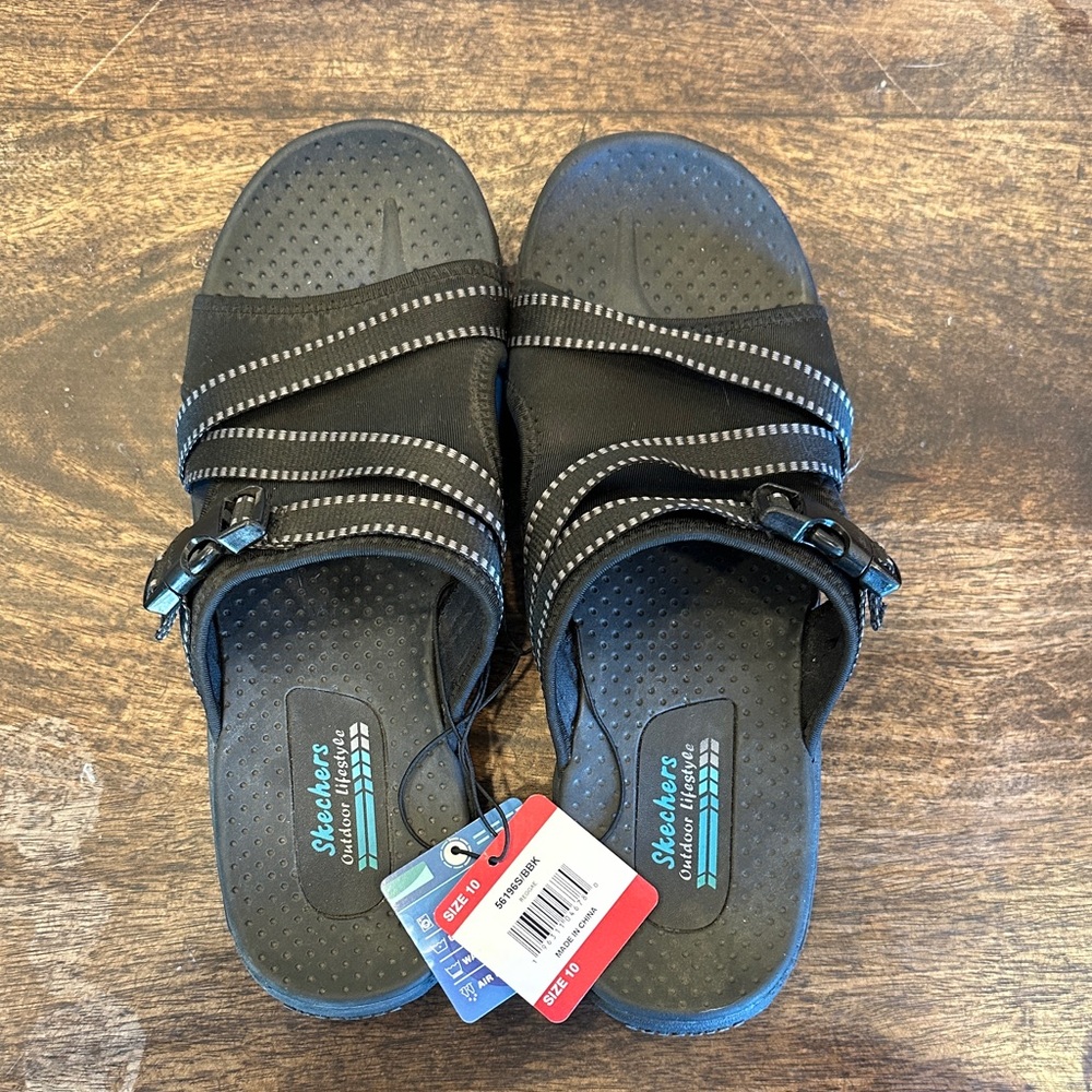 NWT Skechers Reggae Black Slide Sandals with Buckle
